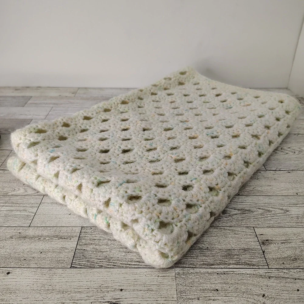 Vtg Handmade Crocheted Baby Blanket Cream Gender Neutral Pastel 42x34 Grannycore